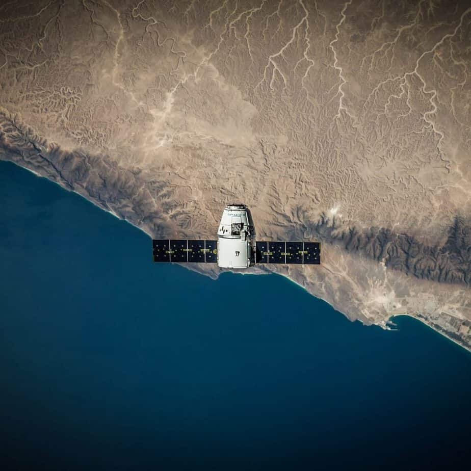 Nanosatellite Nanosatellite
