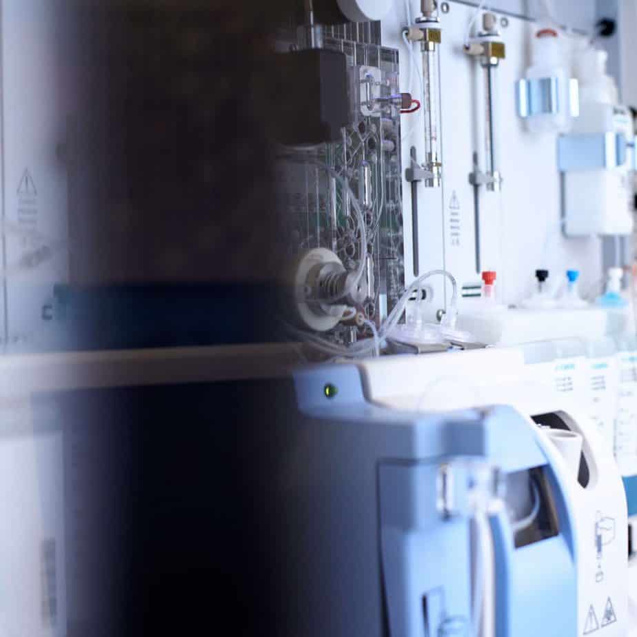 laboratory equipment expert testimony