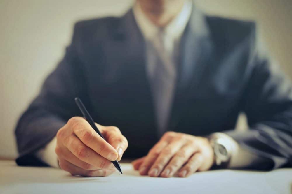 breach of contract expert testimony